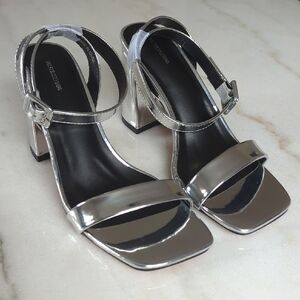 PrettyLittleThing Shiny Silver Heels